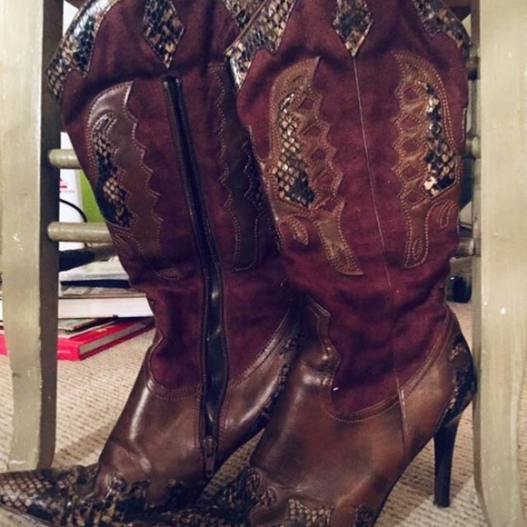 Unique Western Style Boots - Picture 2 of 4